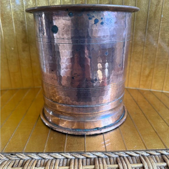 VTG hammered copper bucket planter French - Picture 6 of 8